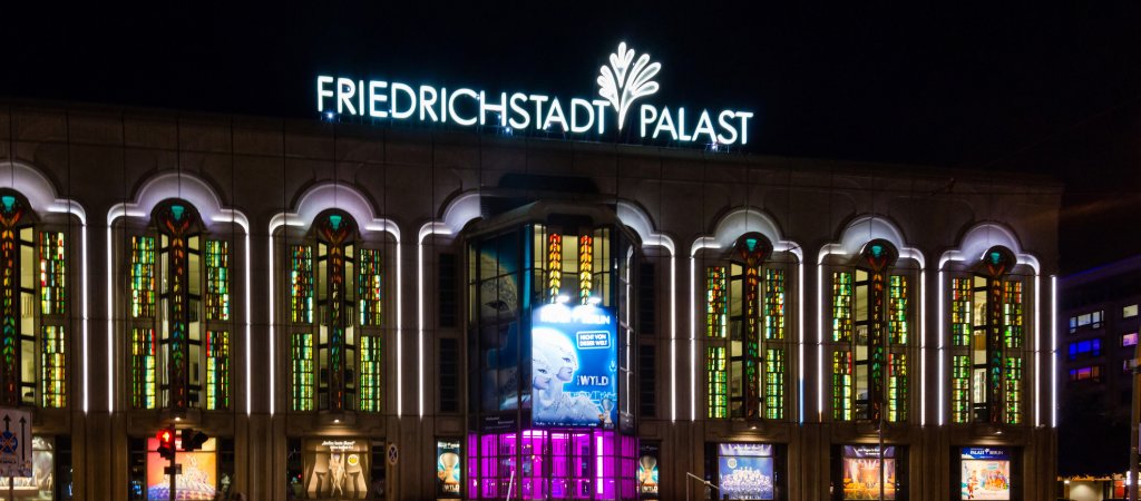 Der Friedrichstadtpalast Berlin rührt mit Musikvideo