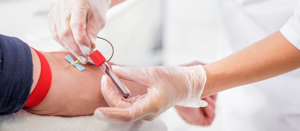 GLAAD und Senatoren wollen Blutspende-Verbot aufheben