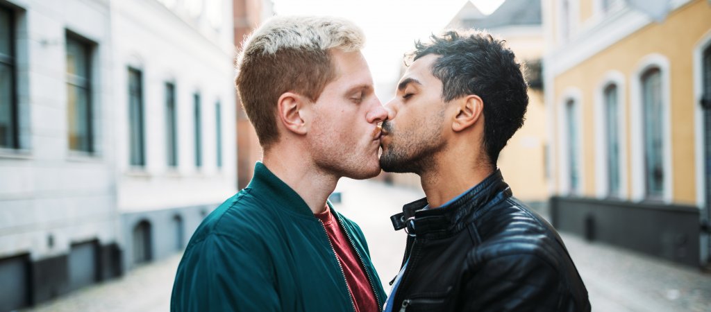 Küssende schwule Männer!
