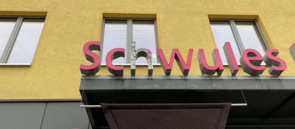 Schüsse auf Schwules Museum