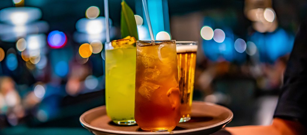 Leckere Cocktails (Symbolbild) // © iStock/semenovp