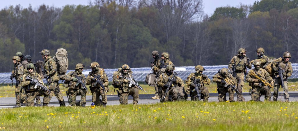 Mehr als 100 schwule Bundeswehr-Soldaten kompensiert