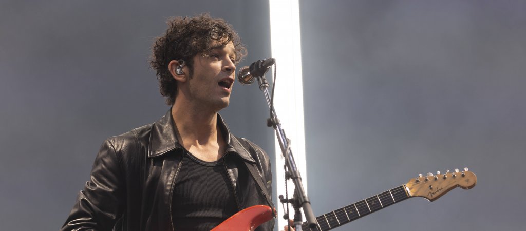 Matty Healy von The 1975 verteidigt Kuss auf malaysischer Bühne