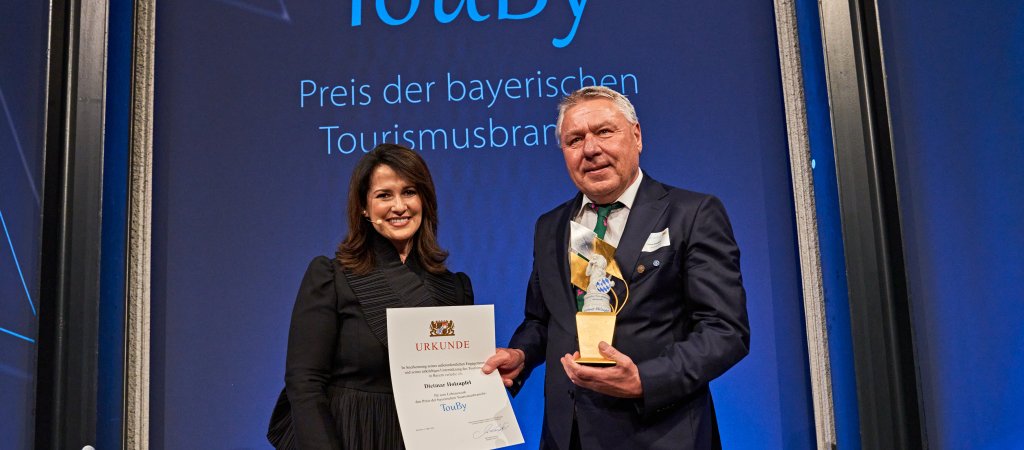 Auszeichnung für Eiche-Chef Holzapfel // © tourismusbayern gert krautbauer
