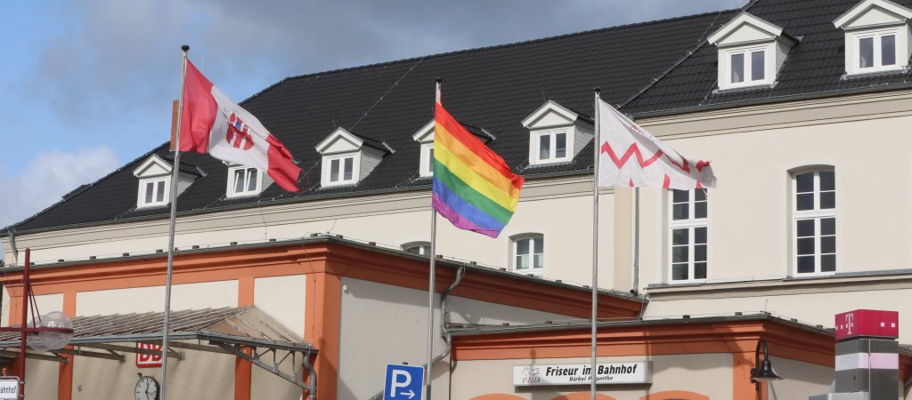 Demonstration für Regenbogenflagge