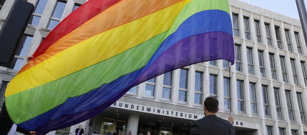 Widerstand gegen Pride-Flagge