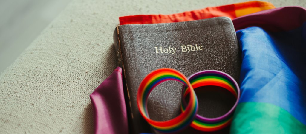 Raub der „Queer-Bibel“ 