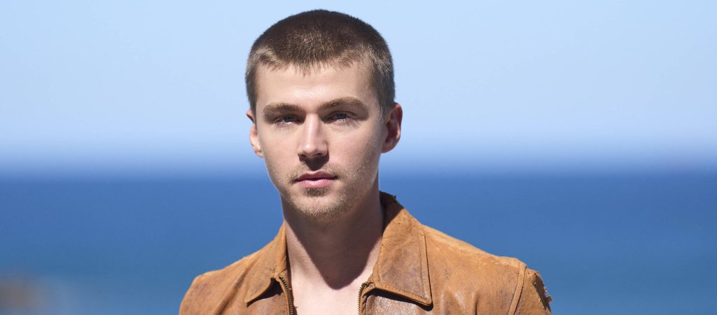 Miles Heizer im queeren Olymp