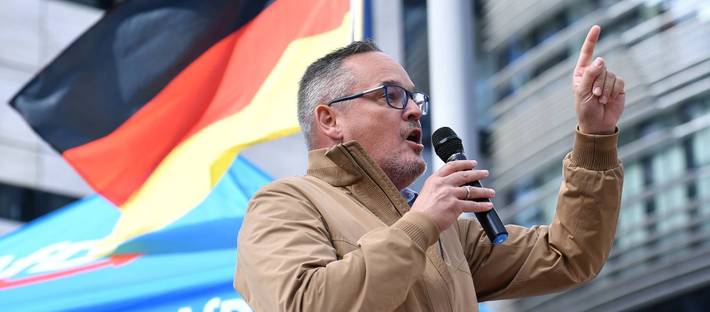 AfD fordert Entlassung nach polyamoröser Segnung