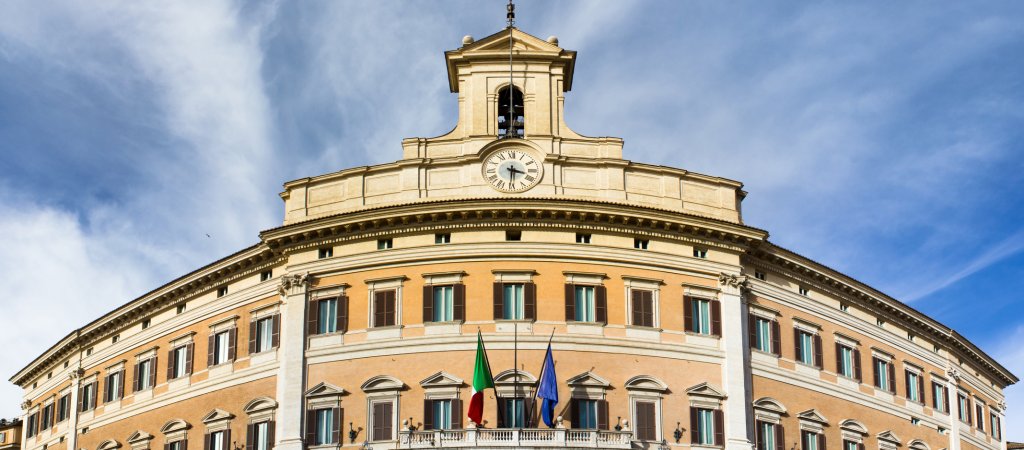 Italien: Gesetzesplan gefährdet queere Hinterbliebenenrente