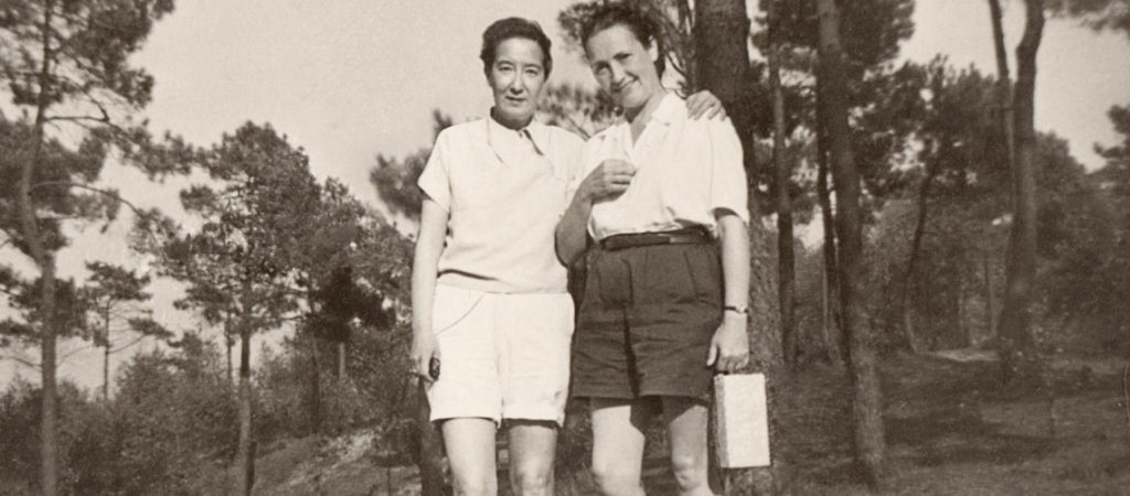 © AutoImages Archive Together In Shorts