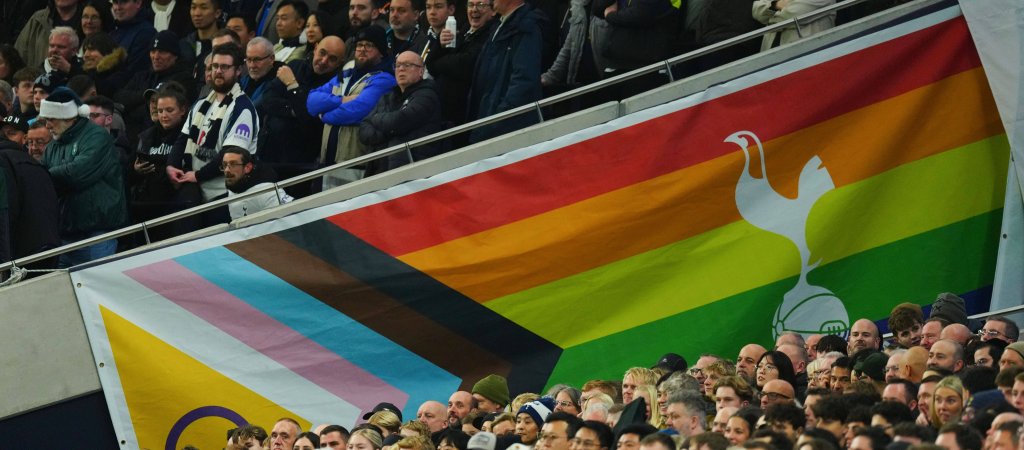 Fußball: Tottenham muss Regenbogenfahne versetzen