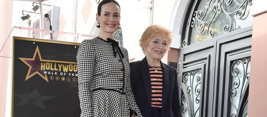 Sarah Paulson links und Holland Taylor bei einer Veranstaltung auf dem Hollywood Walk of Fame