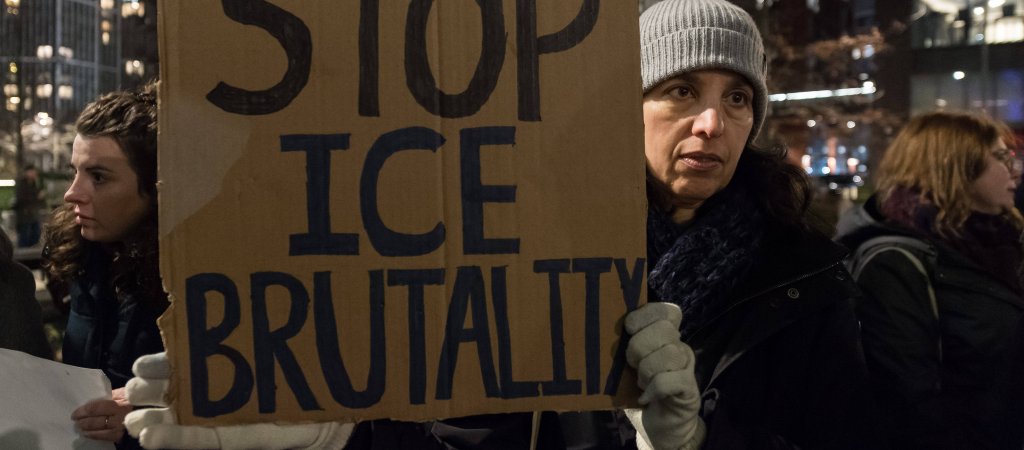 Homo-Paar: Gericht stoppt ICE-Abschiebung von Ehemann