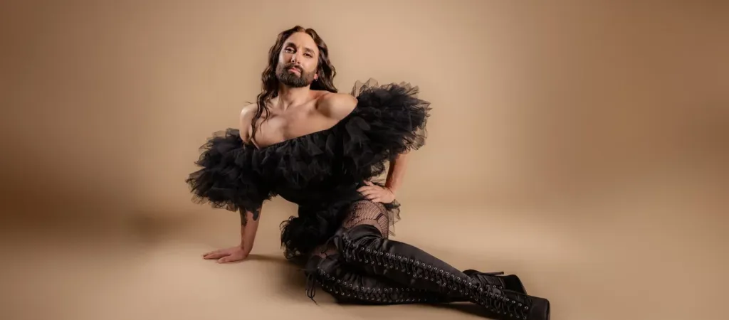 Conchita sticht in See