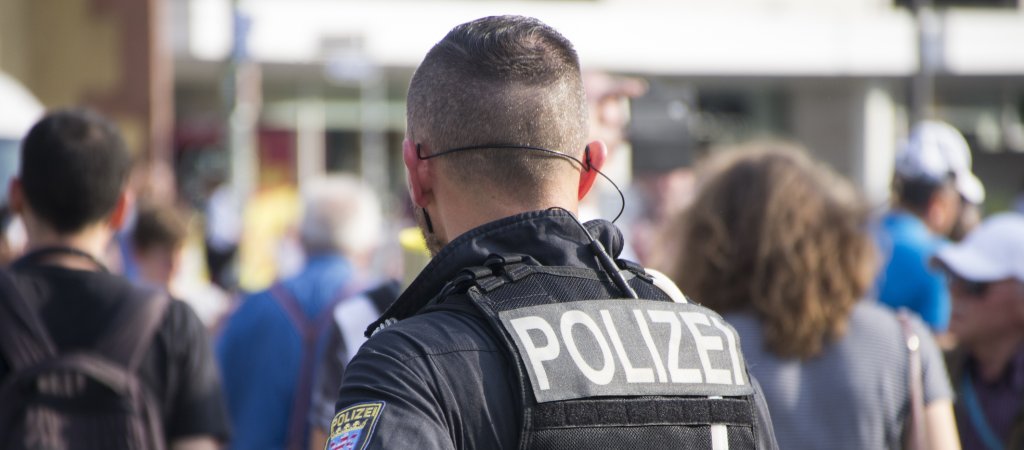 Polizei ermittelt nach queerfeindlichem Angriff in Frankfurt