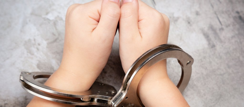13-jähriger Junge in Haft