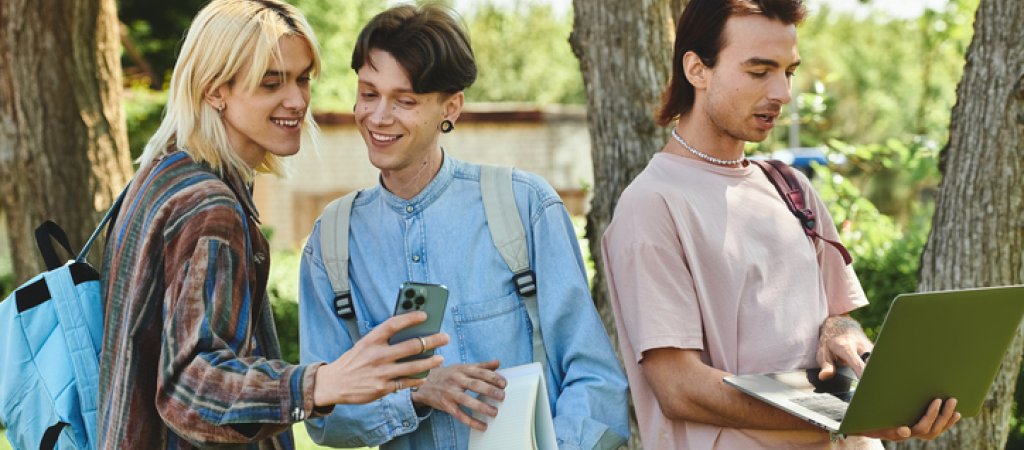 Sichtbar sein, sich selbst treu bleiben: Wie queere Creator digitale Plattformen für sich nutzen © FieldStudios