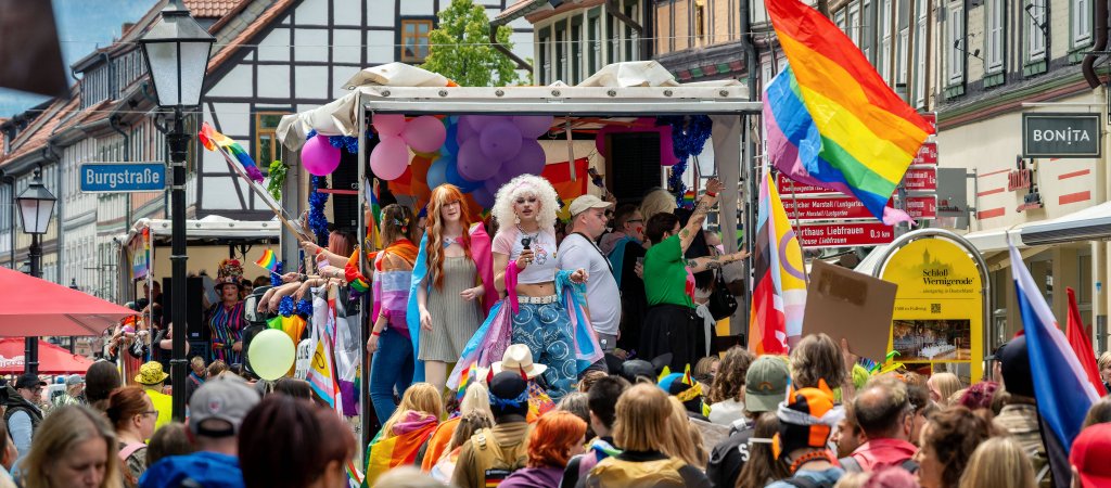 Rechte stören CSD in Wernigerode mit Schrauben auf Strecke