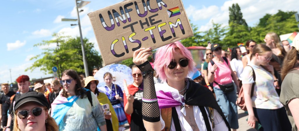 Polizei ermittelt nach Hitlergruß beim CSD Emden