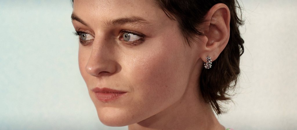 Emma Corrin berichtet von Hass nach Coming-out