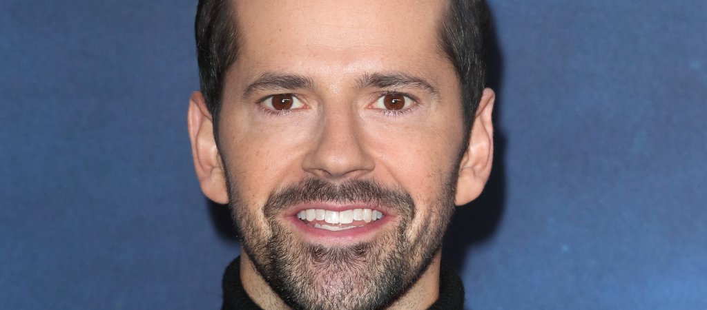 Robbie Fairchild setzt queeres Zeichen in "The Comeback"