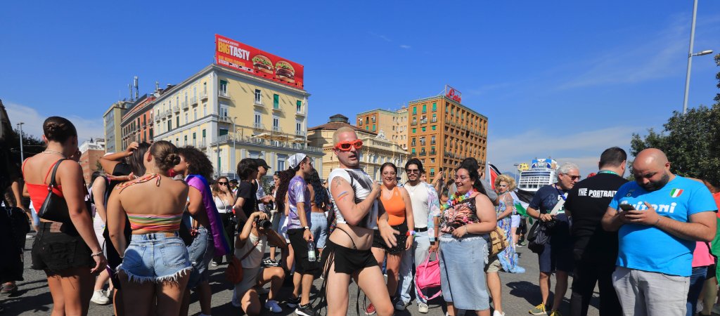 Neapel: Zwei Pride-Paraden vertiefen Spaltung der Community