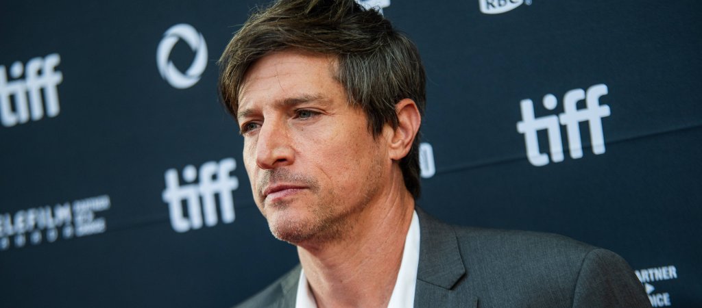 Neuer Blick auf Simon Rex