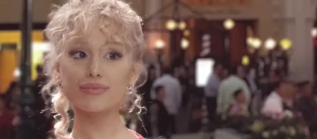 Ariana Grande macht Foto-Panne zum Showgirls-Gag
