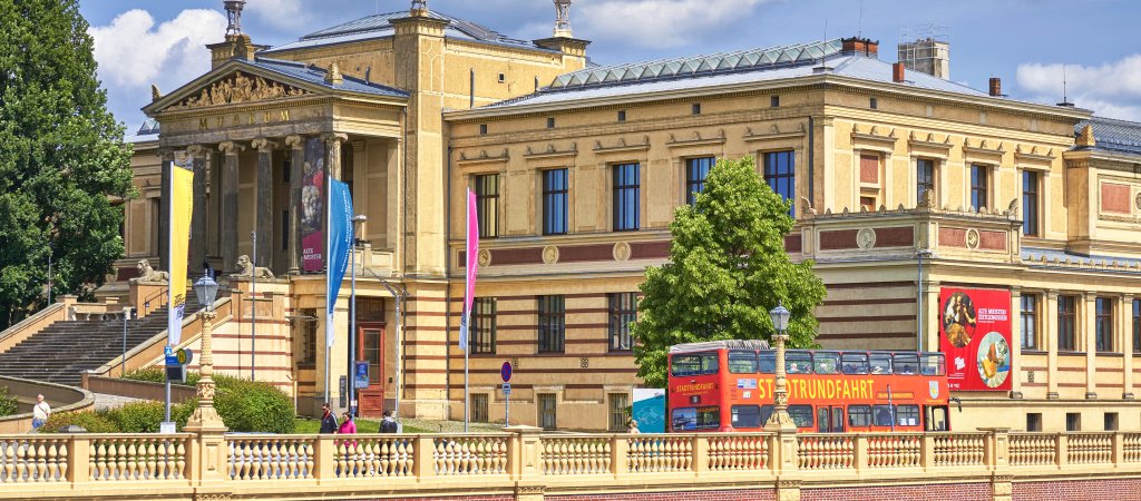 AfD-MV will Regenbogenflaggen an Behörden verbieten