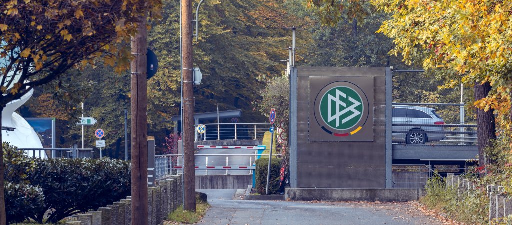 DFB zeigt Flagge für Vielfalt