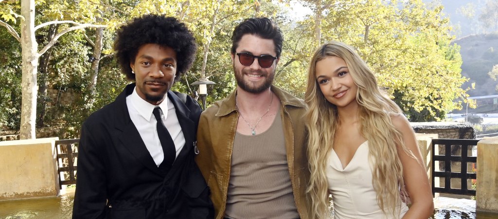 Madison Bailey mit Jonathan Daviss und Chase Stokes beim Abschiedsevent zur fünften Staffel von „Outer Banks“