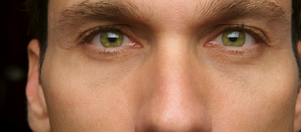 Mann mit grünen Augen