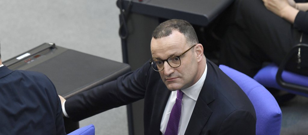 Jens Spahn zeigt Ski Aggu an