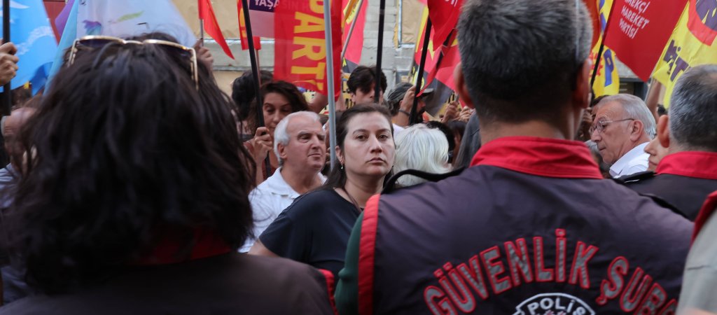 Proteste vor türkischen Botschaften 