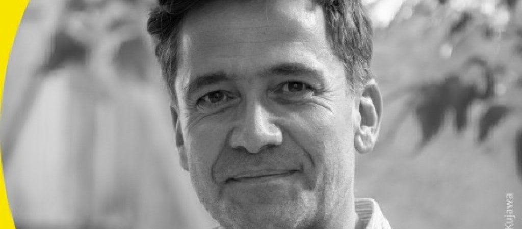 Albert Raith im Porträt zur BR-Podcast-Folge „Der perfekte Schein“.