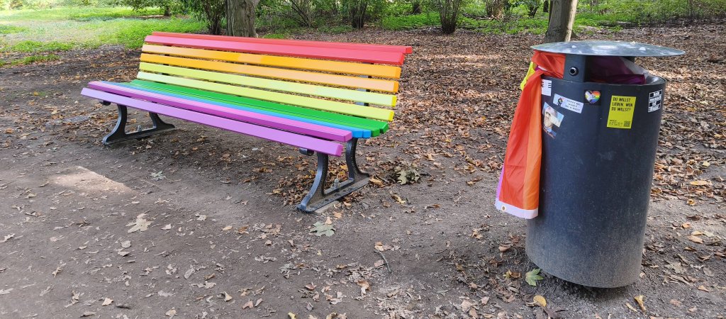 Regenbogenbank erneut beschädigt