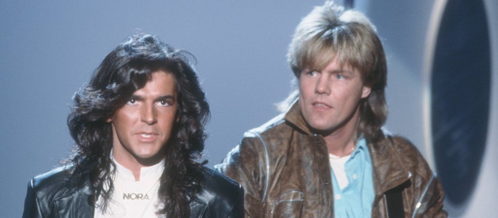 Thomas Anders mit langen dunklen Haaren und Dieter Bohlen bei einem Auftritt von Modern Talking im Dezember 1985