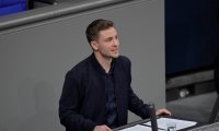 Schauspieler Jannik Schümann berichtet über das Leben des schwulen Karl Gorath