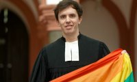 Kölner Pfarrer richtet queere Party unter Schutz aus