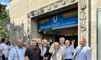 Nollendorfplatz heißt jetzt offiziell „im Regenbogenkiez“
