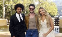 Madison Bailey mit Jonathan Daviss und Chase Stokes beim Abschiedsevent zur fünften Staffel von „Outer Banks“