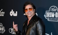 John Stamos sehr freizügig