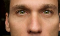 Mann mit grünen Augen
