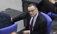 Jens Spahn zeigt Ski Aggu an
