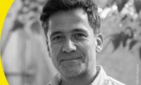 Albert Raith im Porträt zur BR-Podcast-Folge „Der perfekte Schein“.