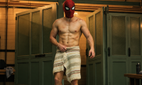 Tom Holland zeigt viel Haut 