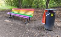 Regenbogenbank erneut beschädigt