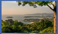 Blick vom Karon Viewpoint auf die Küste von Phuket