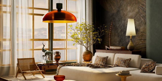 Wohnzimmer mit Sofa, Holztisch und warmen Naturfarben